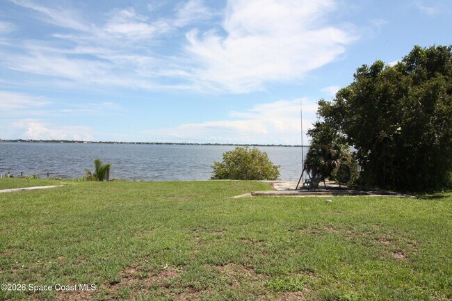 Building Photo - 2910 Riverview Dr