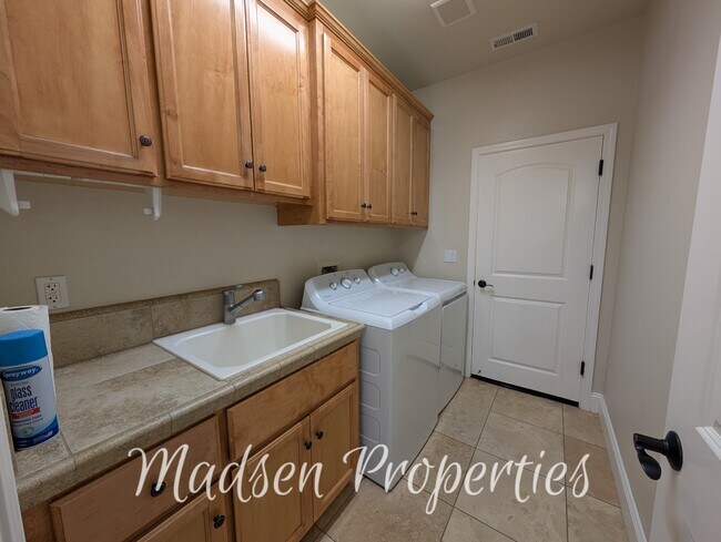 Building Photo - 7 Redeemers Loop