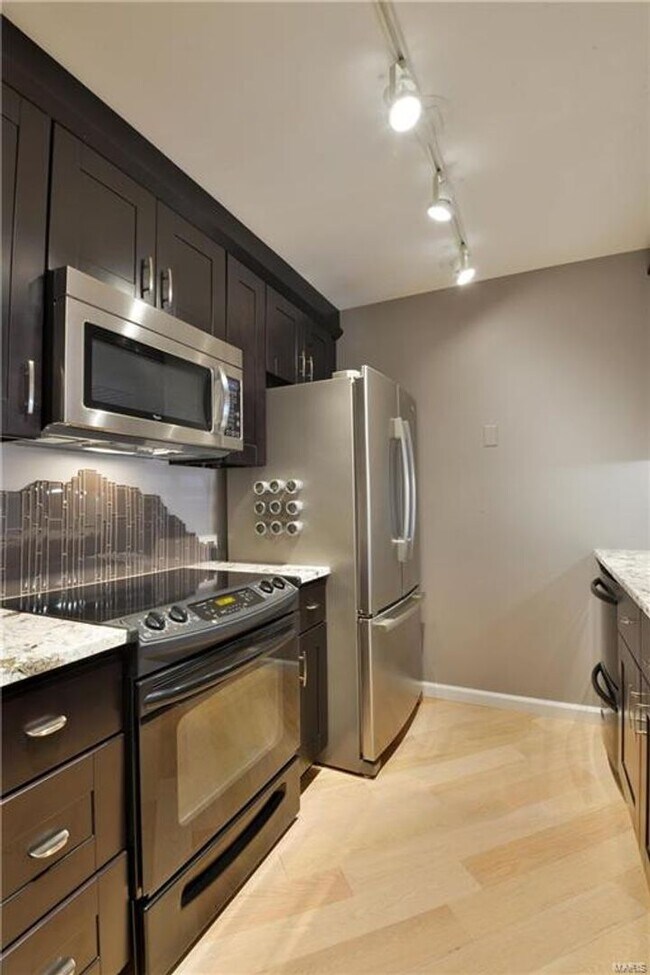 Building Photo - 869 Forest Trace Dr