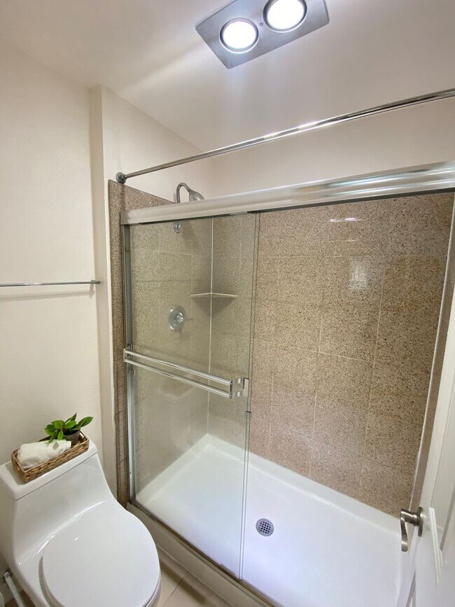 Building Photo - Beautiful Two Bedroom Two Bathroom Condo W/ Balcony & In Unit Laundry!