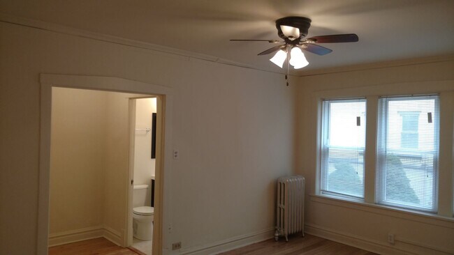 Building Photo - Cutest Apartment Ever - Horner Park (Montr...