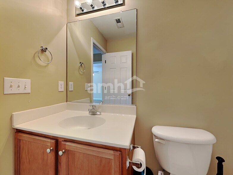 Building Photo - 5065 Walden Ridge Dr