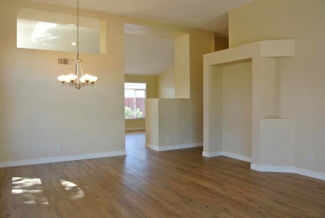 Building Photo - 4Bed/2Bath one story home in Oceanside~ Ca...