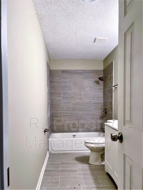 Building Photo - 1437 Castalia St