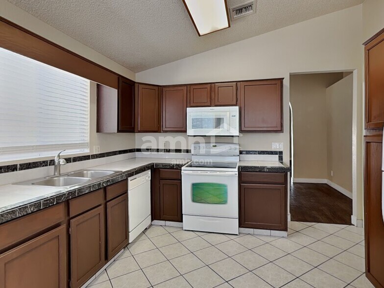 Building Photo - 6302 W Puget Ave