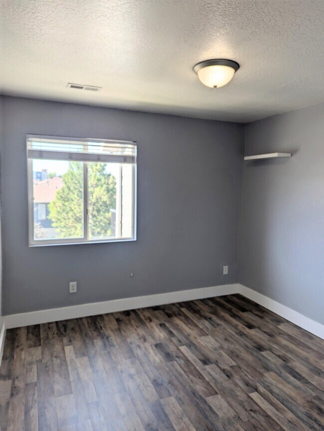 Building Photo - 56 E Resaca Dr