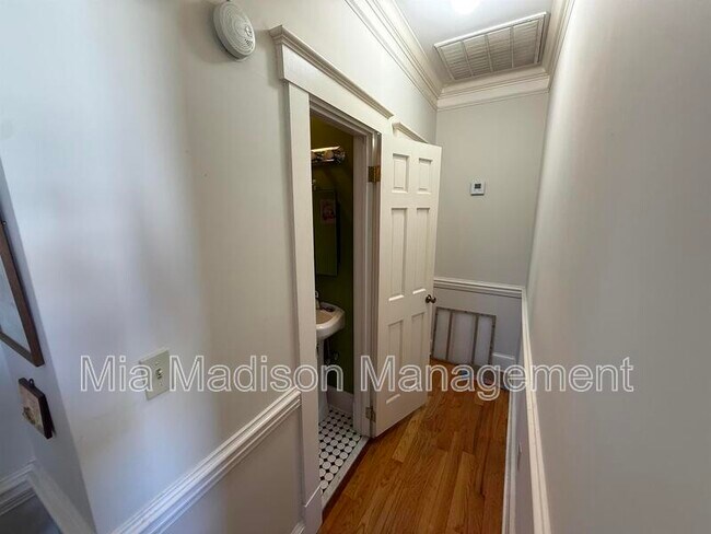 Building Photo - 501 Maupas Ave