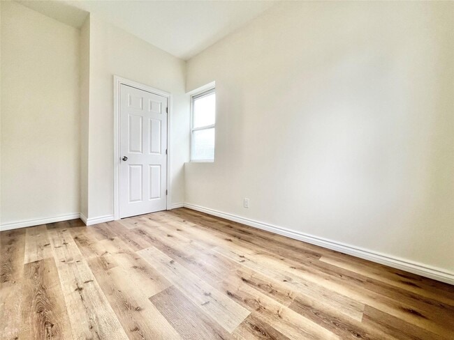 Building Photo - 412 Highland Ave