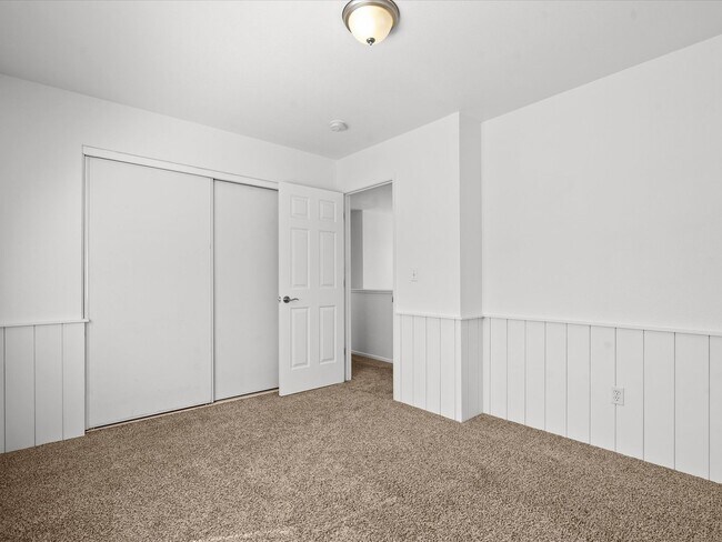 Building Photo - Newly Renovated 4 Bedroom Home with Gorgeo...