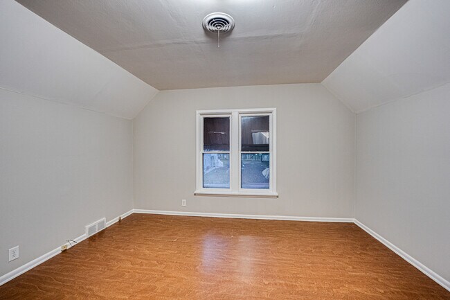 Building Photo - 735 Sexton St