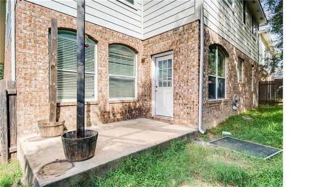 Building Photo - 1821 Briarton Ln N