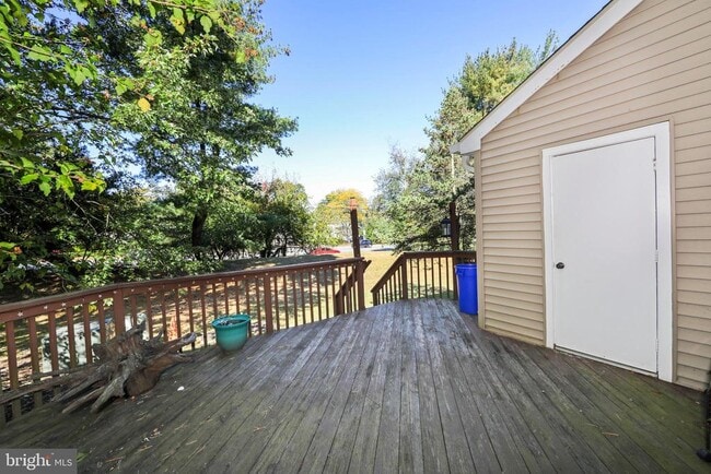 Building Photo - 723 Kings Croft Dr