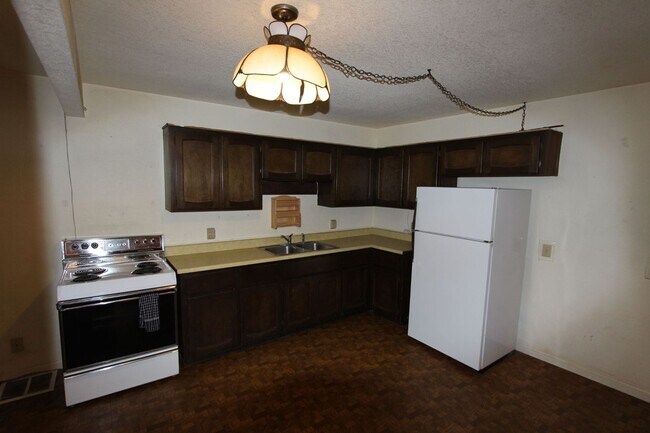 Building Photo - Coming in June - Kachina Village home