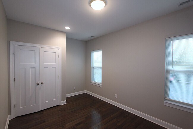 Building Photo - Modern Style Home in Downtown Durham!