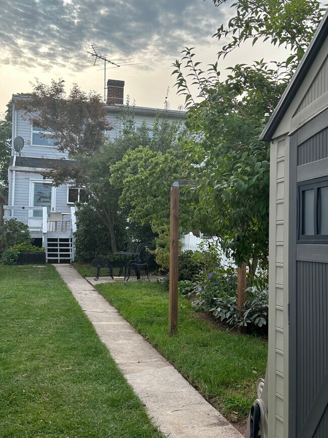 Building Photo - 239 N Stratton St