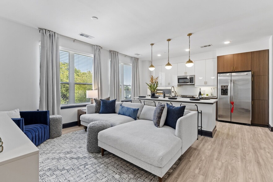 Building Photo - Axis Midtown