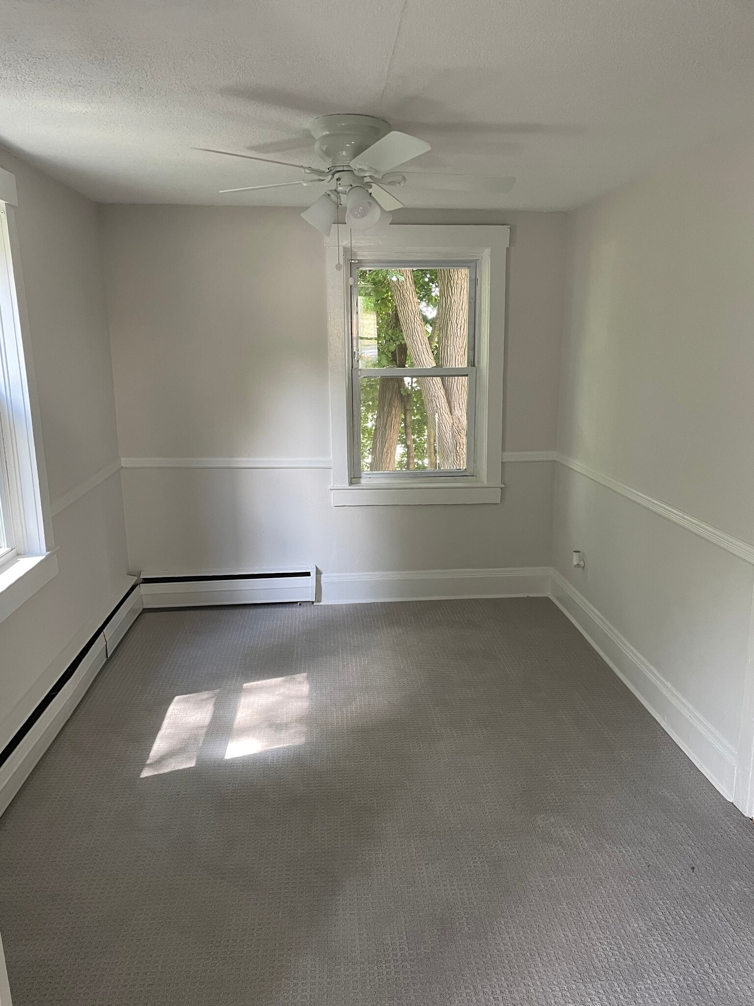 Dining room - 31 Center St