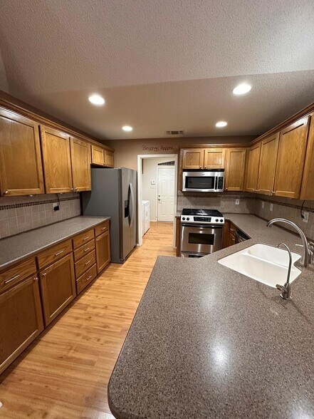 Building Photo - 4230 Green Meadow Dr