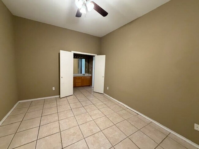 Building Photo - 10209 Lilac Ln