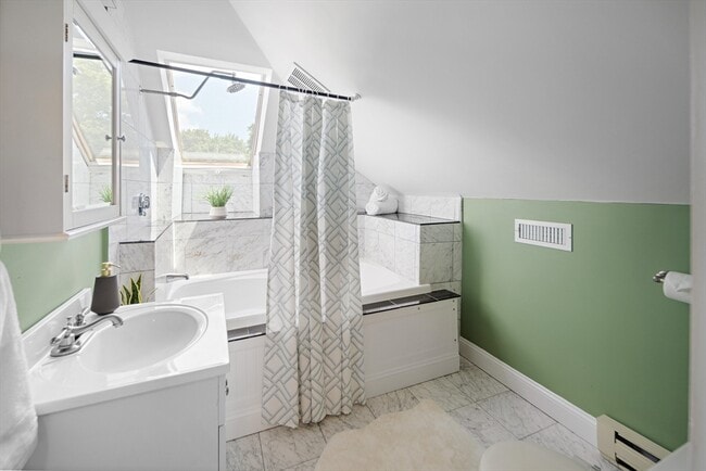 Building Photo - 32 Harvard St