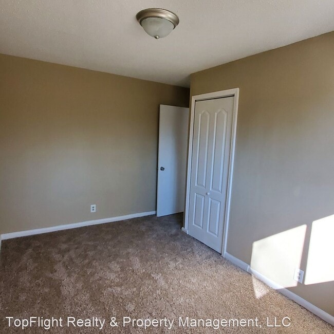 Building Photo - 4 br, 1 bath House - 108 Airport Rd.