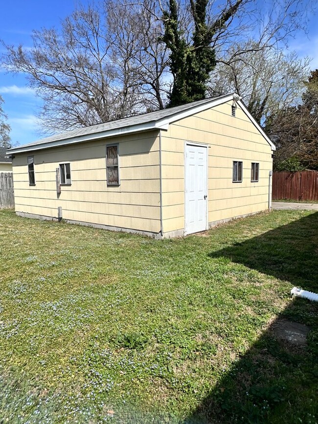 Building Photo - Diamond Springs Rd, Virginia Beach