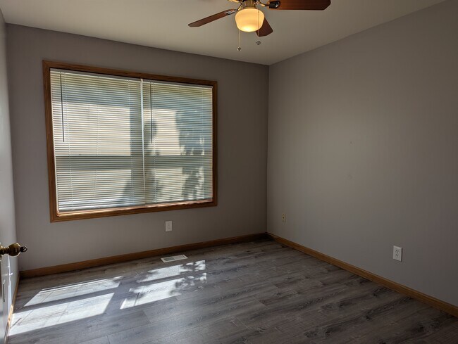 Building Photo - 417 Calgary Way