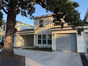 Building Photo - 309 E Pecan St