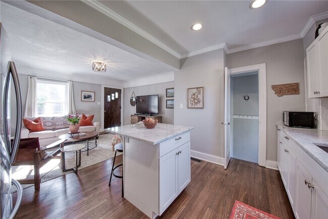 Building Photo - 261 Catalpa Pl