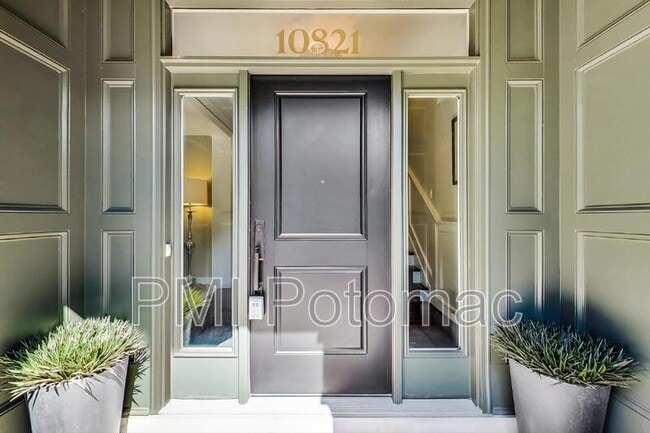 Building Photo - 10821 Symphony Park Dr