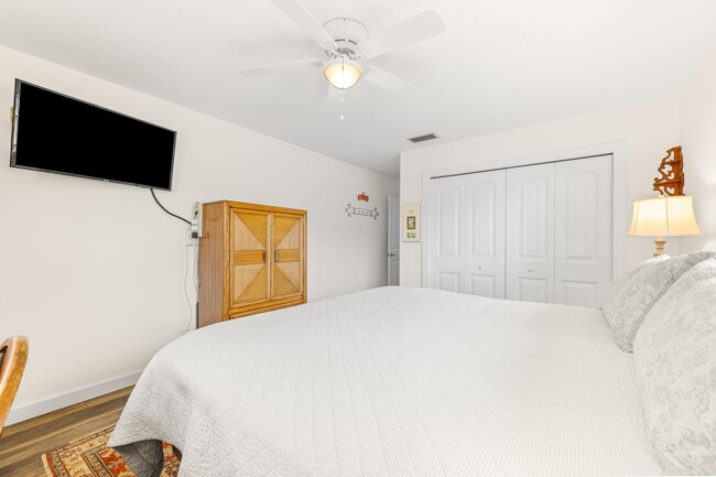 Building Photo - 1068 Mindello Ave
