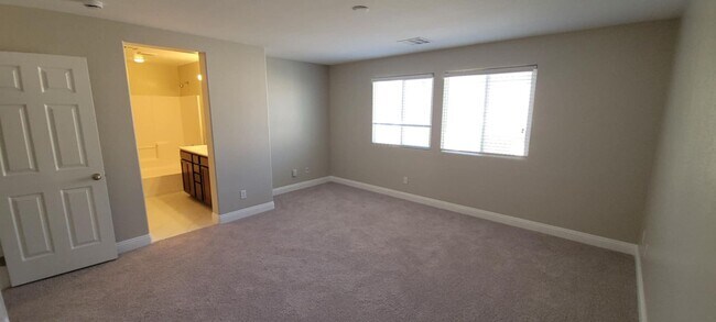 Building Photo - STILLHOUSE rsearching? 3 bedrooms, 2.5 bat...