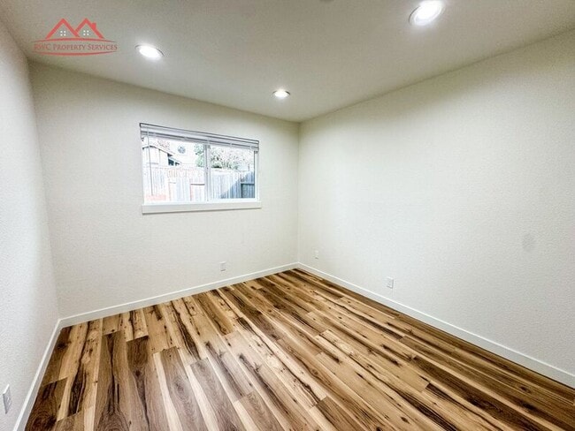 Building Photo - 5457 E Knoll Dr