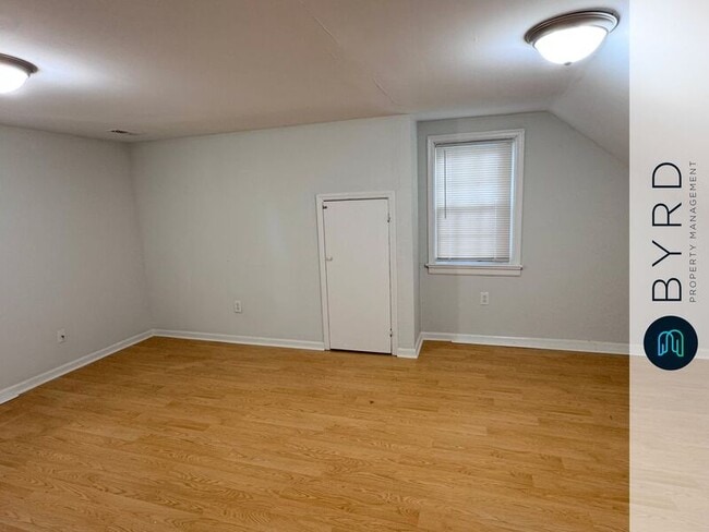 Building Photo - 6515 Stuart Ave