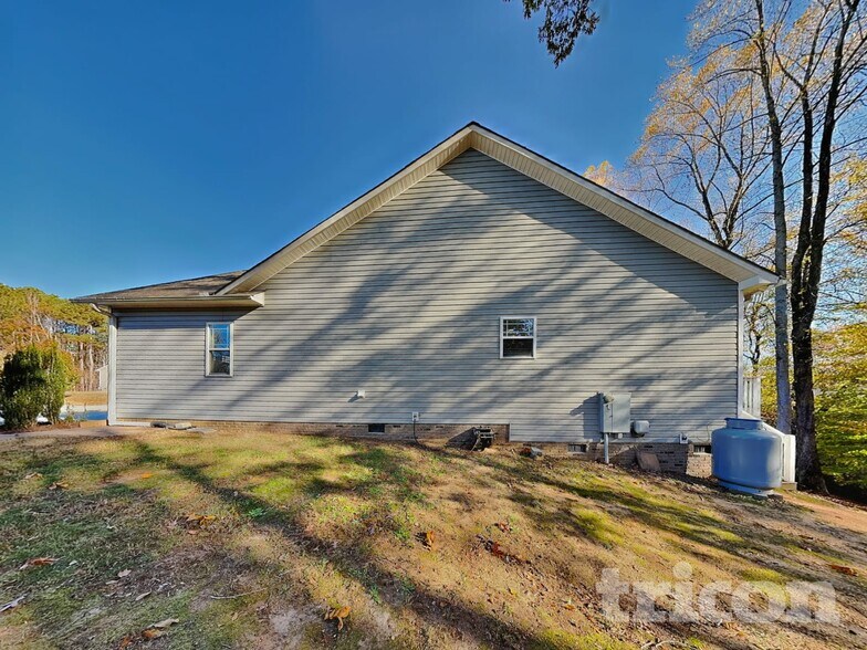 Building Photo - 189 Crystal Creek Dr