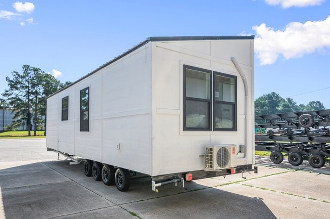 Building Photo - 2015 Union School Rd SW