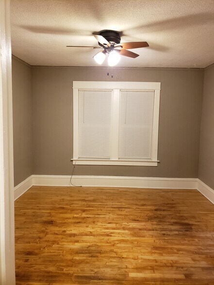 Building Photo - 1751 S 60th St