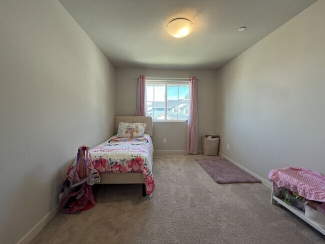 Building Photo - Spacious 5BR Home Near Mountainside High School with Loft, Balcony & Large Kitchen