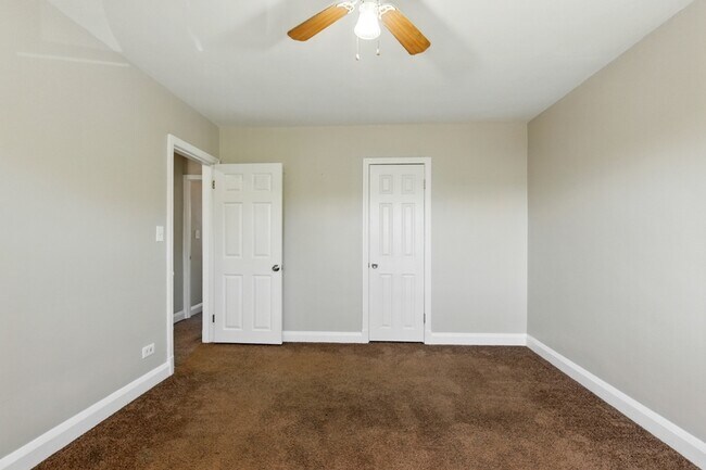 Building Photo - 5306 Ready Ave
