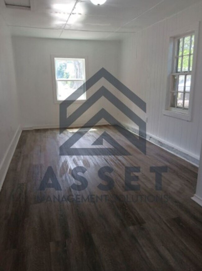 Building Photo - 413 E Northrup Dr