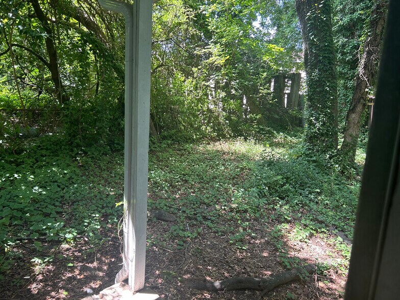 Building Photo - 11 Springdale Ct