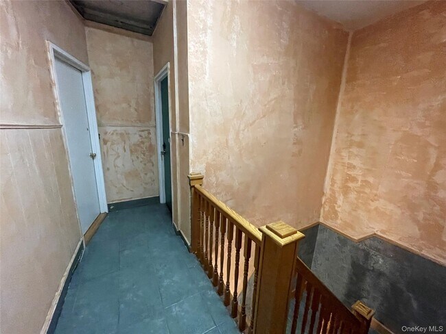 Building Photo - 90 Main St