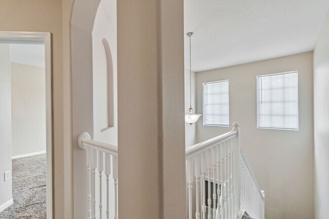 Building Photo - Beautiful 2/2.5 Townhome W/ 1 Car Garage L...