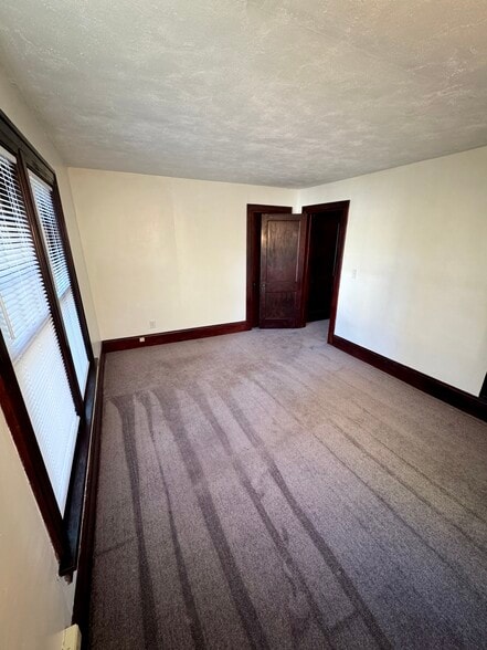 Building Photo - 757 N Jay St