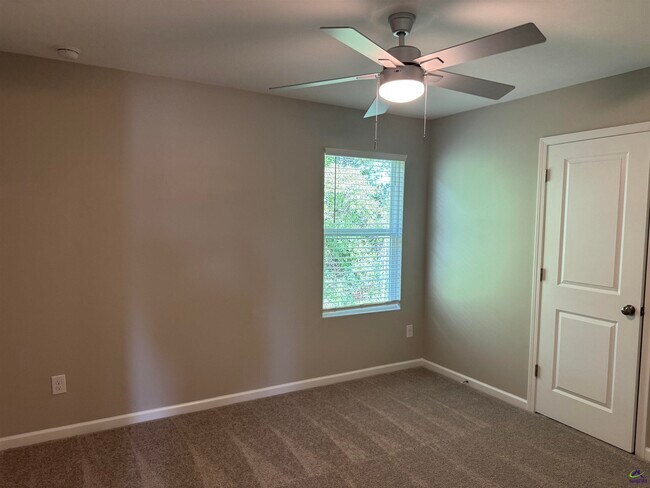 Building Photo - 186 Price Ml Trl