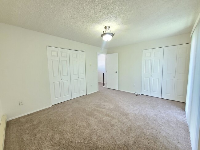 Building Photo - $1,150 - 1 Bed / 1 Bath Bright and Airy Condo on Spokane River