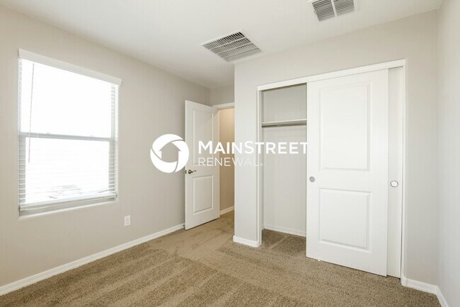 Building Photo - 4 Bedroom Pet-Friendly Home in Phoenix, AZ...