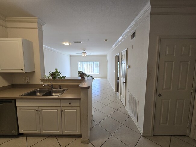 Building Photo - 1 Bed 1 Bath Condo For Rent in Tampa $1499