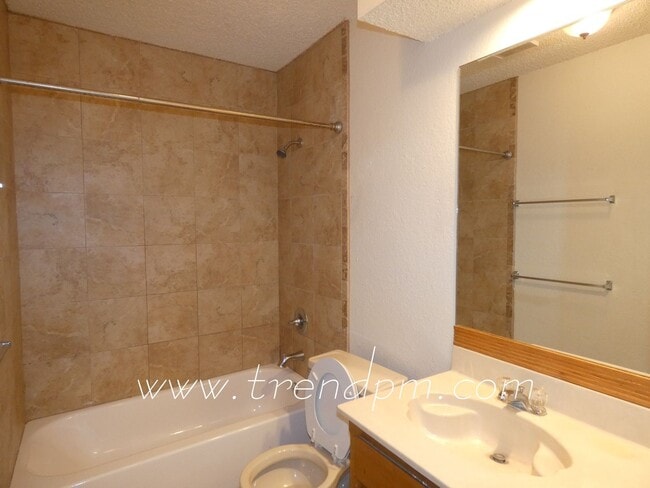 Building Photo - 404 Asbury Dr