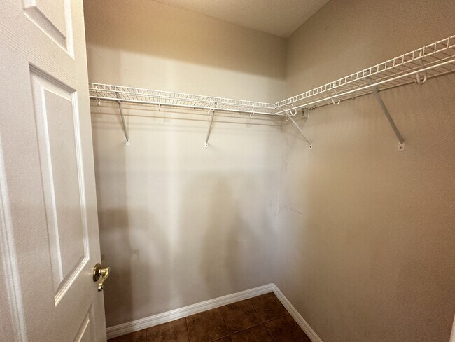 Building Photo - 3865 SW 138th Pl